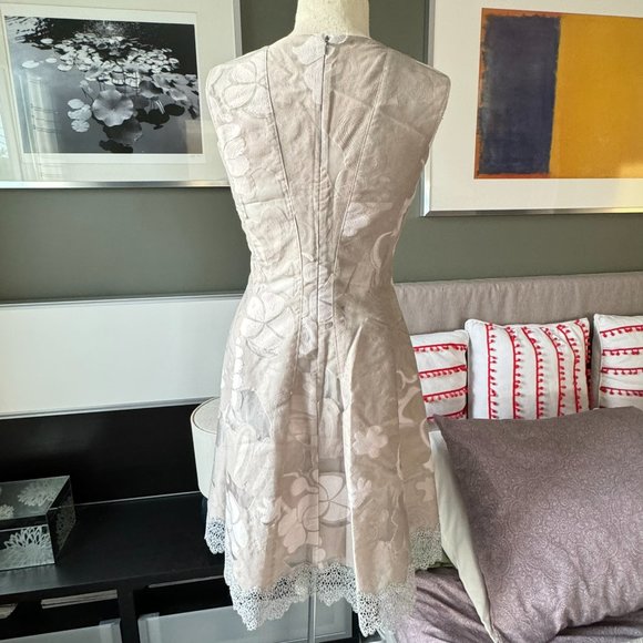 - Eli Tahari Lola Sleeveless Floral Lace-Trim Dress Party  High End US2 - 1D1794 - Picture 5 of 11